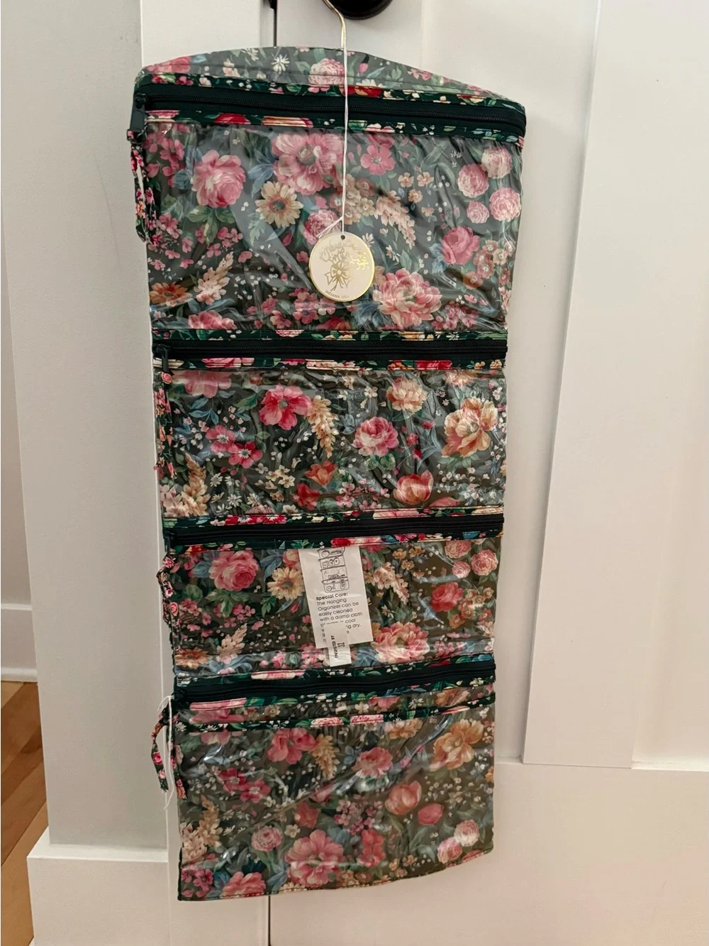 NWT Vintage Vera Bradley Springtime pattern hanging organizer